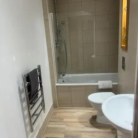 Apartment Stylish In Great Location, Parking Possible - West One *