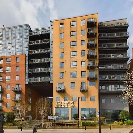 Stylish In Great Location, Parking Possible - West One