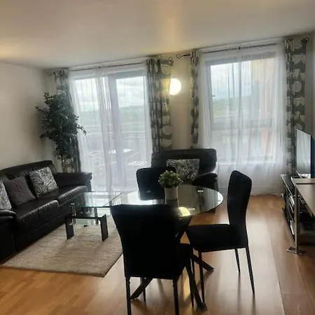 Stylish In Great Location, Parking Possible - West One *