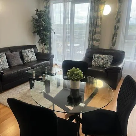 Stylish In Great Location, Parking Possible - West One Apartment Sheffield